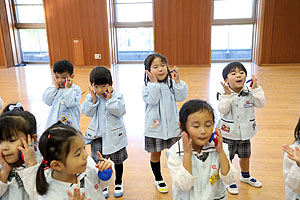 リズムフェスティバル　歌・カスタ発表ごっこ　年少