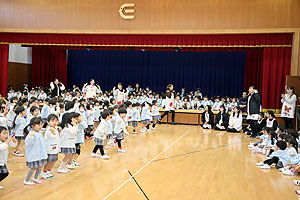 リズムフェスティバル　歌・カスタ発表ごっこ　年少