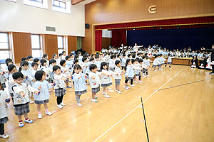 リズムフェスティバル　歌・カスタ発表ごっこ　年少