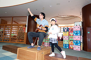 11月生まれの誕生会　　ウクレレコンサート　NO.2