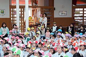 11月生まれの誕生会　　ウクレレコンサート　NO.2