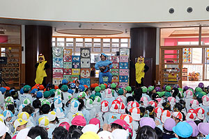 11月生まれの誕生会　　ウクレレコンサート　NO.2