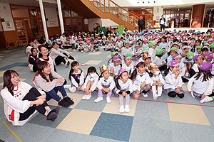 11月生まれの誕生会　　ウクレレコンサート　NO.2