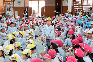 11月生まれの誕生会　　ウクレレコンサート　NO.2