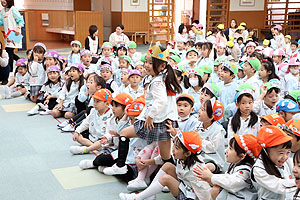 11月生まれの誕生会　　ウクレレコンサート　NO.2