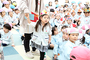 11月生まれの誕生会　　ウクレレコンサート　NO.2