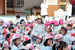 11月生まれの誕生会　　ウクレレコンサート　NO.2