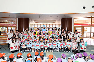 11月生まれの誕生会　　ウクレレコンサート　NO.2