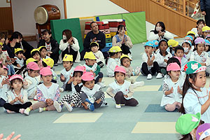 11月生まれの誕生会　　ウクレレコンサート　NO.2