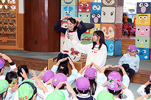 11月生まれの誕生会　　ウクレレコンサート　NO.2