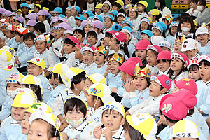 11月生まれの誕生会　　ウクレレコンサート　NO.2