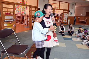 11月生まれの誕生会　　ウクレレコンサート　NO.2