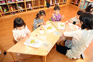 エンゼル幼稚園のお誕生日おめでとう　ひよこ・あひる