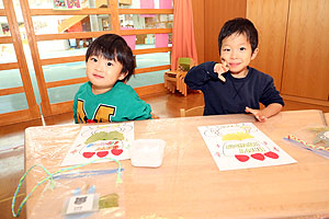 エンゼル幼稚園のお誕生日おめでとう　ひよこ・あひる