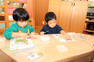 エンゼル幼稚園のお誕生日おめでとう　ひよこ・あひる