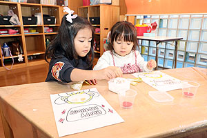 エンゼル幼稚園のお誕生日おめでとう　ひよこ・あひる