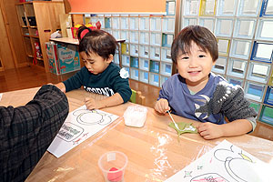 エンゼル幼稚園のお誕生日おめでとう　ひよこ・あひる