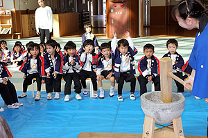 もちつき大会　きりん・ぱんだ・こあら ・ひよこ