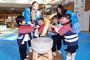 もちつき大会　きりん・ぱんだ・こあら ・ひよこ