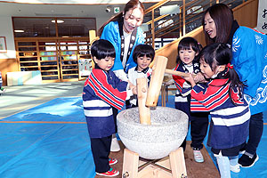 もちつき大会　きりん・ぱんだ・こあら ・ひよこ