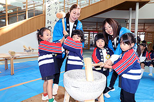 もちつき大会　きりん・ぱんだ・こあら ・ひよこ