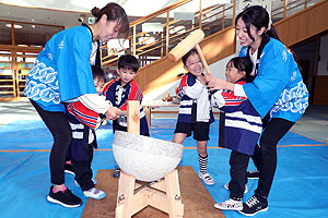 もちつき大会　きりん・ぱんだ・こあら ・ひよこ