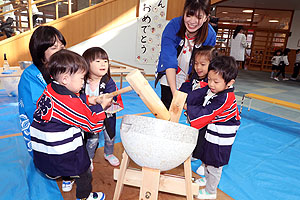 もちつき大会　きりん・ぱんだ・こあら ・ひよこ