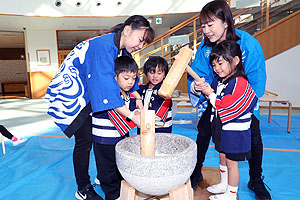 もちつき大会　きりん・ぱんだ・こあら ・ひよこ