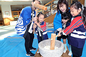 もちつき大会　きりん・ぱんだ・こあら ・ひよこ