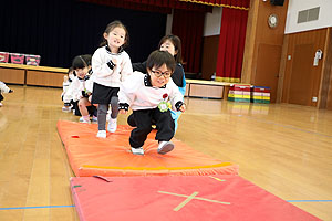 体操教室 　ー跳び箱ー　ことり