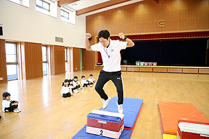 体操教室 　ー跳び箱ー　ことり