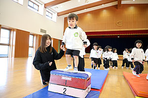 体操教室 　ー跳び箱ー　ことり