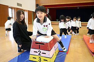 体操教室 　ー跳び箱ー　ことり