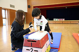 体操教室 　ー跳び箱ー　ことり