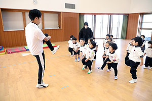 体操教室 ー　跳び箱ー　うさぎ