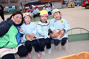 ふれあい動物園　たのしかったね　年中組　ひよこ・あひる　NO.2