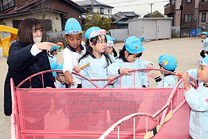 ふれあい動物園　たのしかったね　年中組　ひよこ・あひる　NO.2