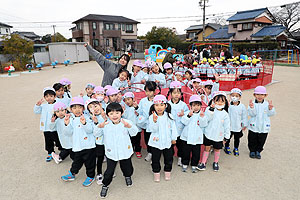 ふれあい動物園　たのしかったね　年中組　ひよこ・あひる　NO.1