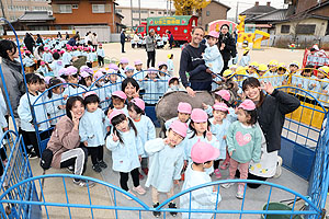 ふれあい動物園　たのしかったね　年中組　ひよこ・あひる　NO.1