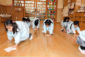 みんなで大掃除！！　きりん・ぱんだ・ことり