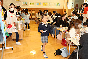 給食参観　給食試食会　E