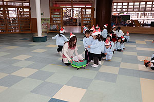 クリスマスプレゼント運びリレー・ことり・りす