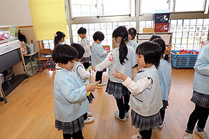 ３色のカードを集めようゲーム　ばら・ひまわり