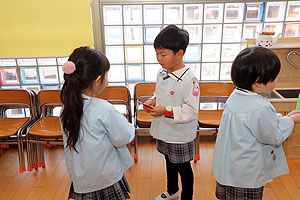 ３色のカードを集めようゲーム　ばら・ひまわり