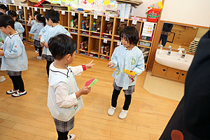 ３色のカードを集めようゲーム　ばら・ひまわり
