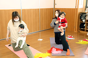 ベビトレヨガ　「nicoly」