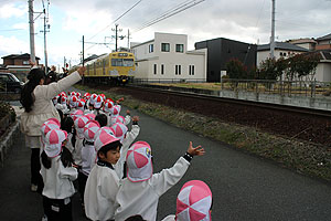 お散歩楽しかったね　電車見学　うさぎ・りす