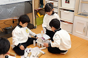 タワー作り対決　ひまわり・ばら