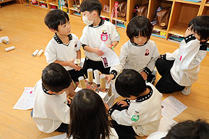 タワー作り対決　ひまわり・ばら