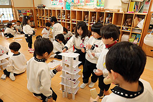 タワー作り対決　ひまわり・ばら